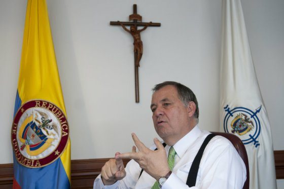 Good bye, Monseñor Ordoñez. Perfil breve de uno de los políticos más polémicos de Colombia